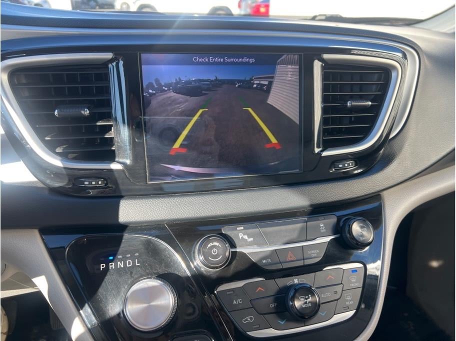 2018 Chrysler Pacifica Hybrid Touring L Minivan 4D