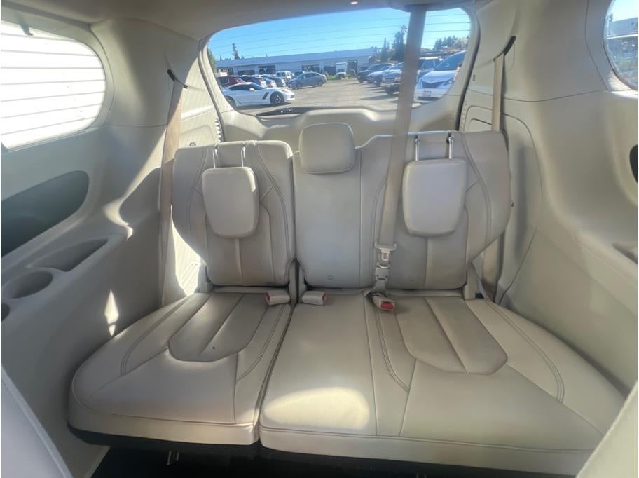 2018 Chrysler Pacifica Hybrid Touring L Minivan 4D