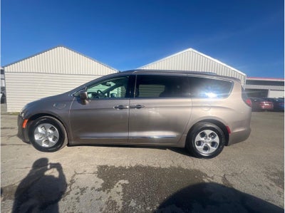 2018 Chrysler Pacifica Hybrid Touring L Minivan 4D