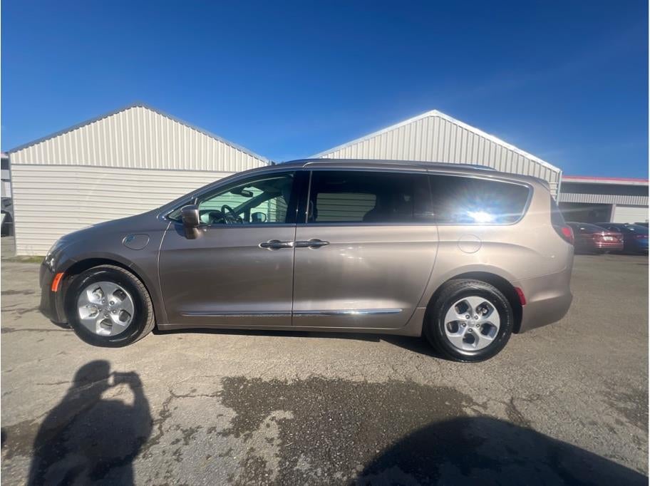 2018 Chrysler Pacifica Hybrid Touring L Minivan 4D