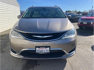 2018 Chrysler Pacifica Hybrid Touring L Minivan 4D
