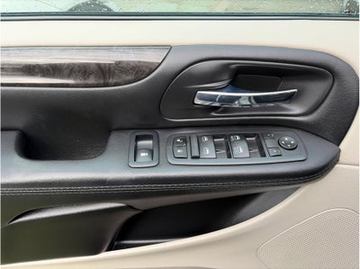 2017 Dodge Grand Caravan Passenger SE Minivan 4D