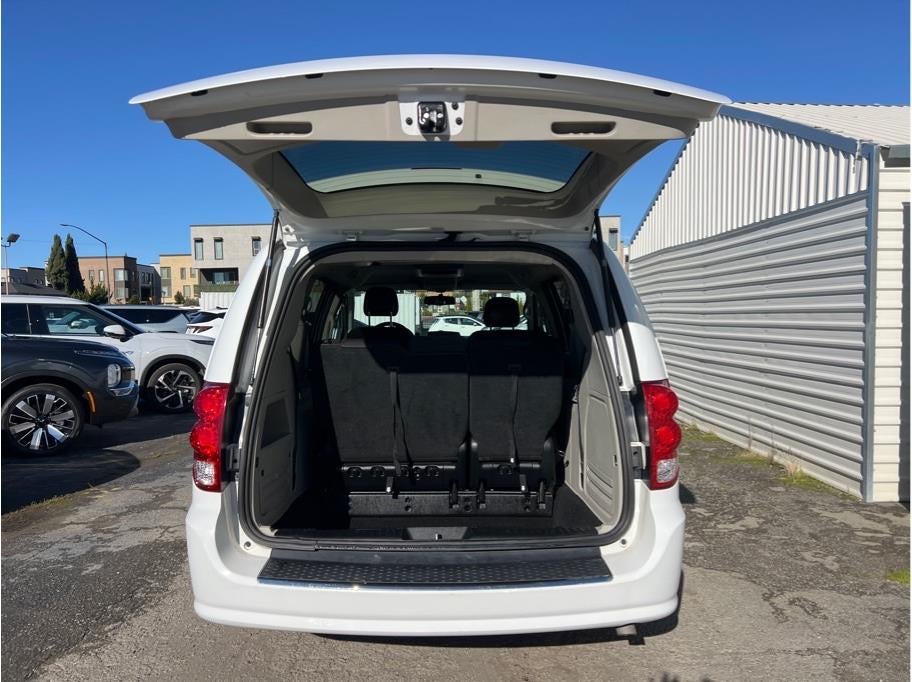 2017 Dodge Grand Caravan Passenger SE Minivan 4D