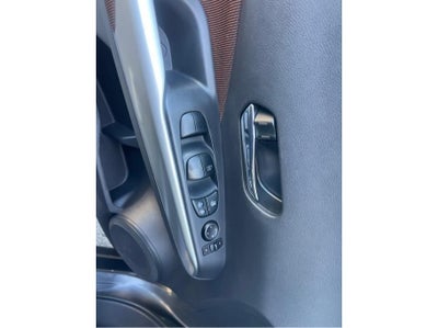 2019 Nissan Kicks SR Sport Utility 4D