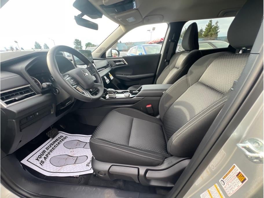 2026 Mitsubishi Outlander ES