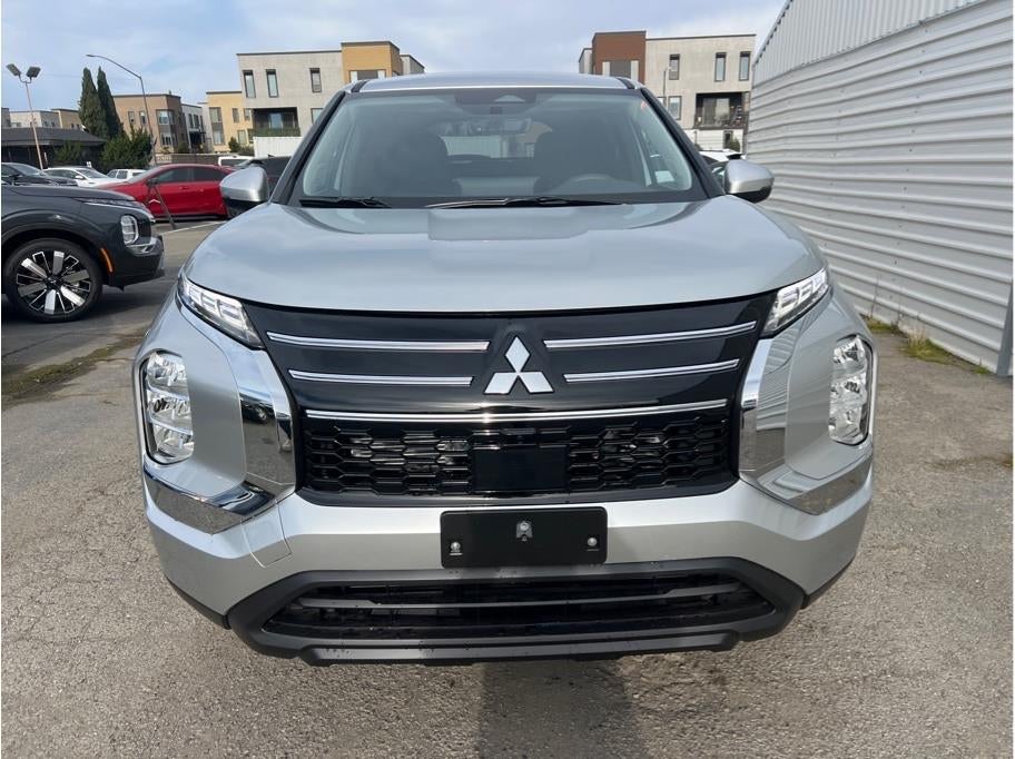 2026 Mitsubishi Outlander ES