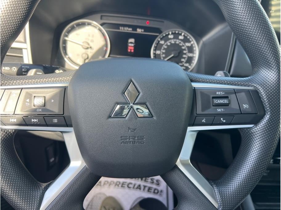 2026 Mitsubishi Outlander ES
