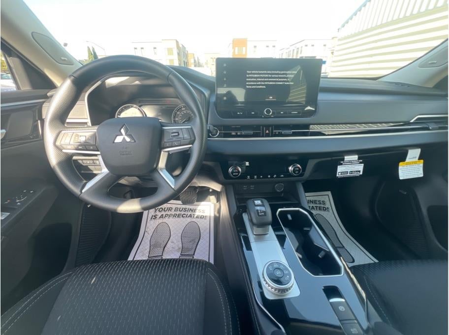 2026 Mitsubishi Outlander ES