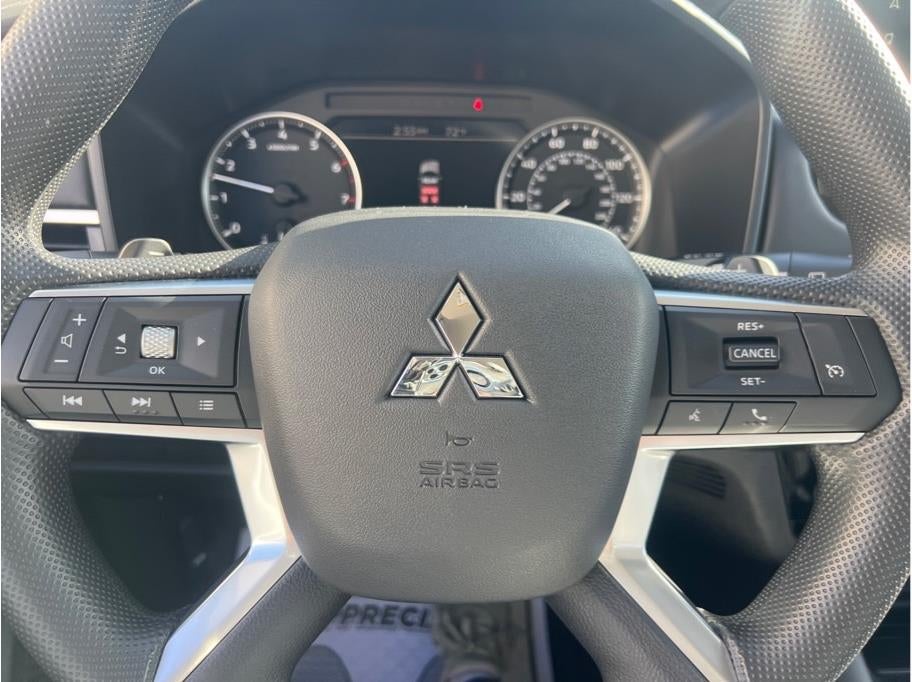 2026 Mitsubishi Outlander ES