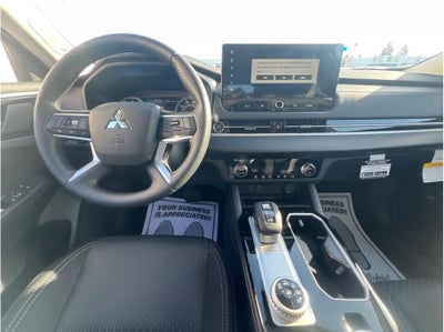 2026 Mitsubishi Outlander ES