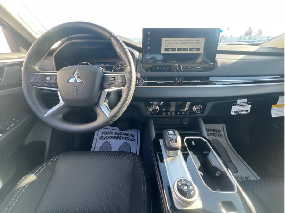 2026 Mitsubishi Outlander ES