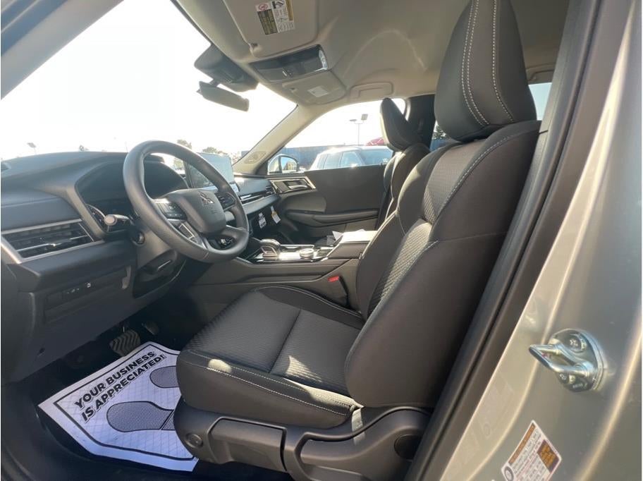 2026 Mitsubishi Outlander ES