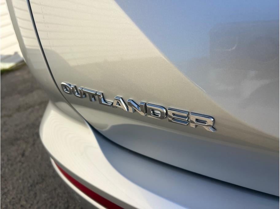 2026 Mitsubishi Outlander ES