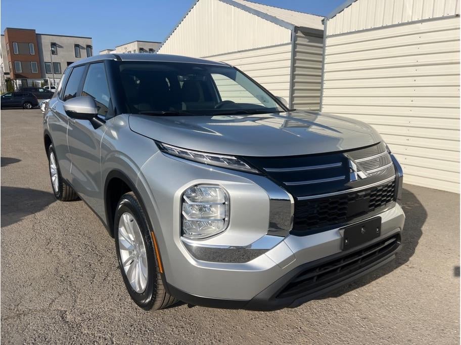 2026 Mitsubishi Outlander ES