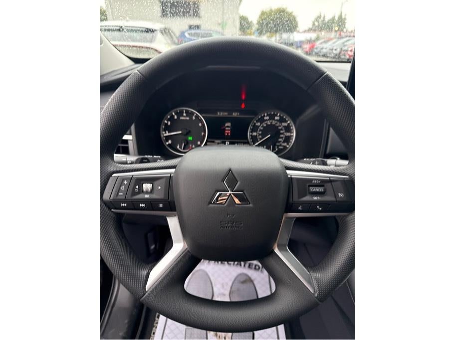 2026 Mitsubishi Outlander ES