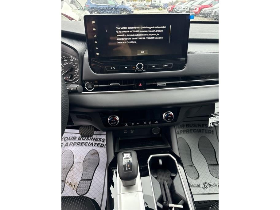 2026 Mitsubishi Outlander ES