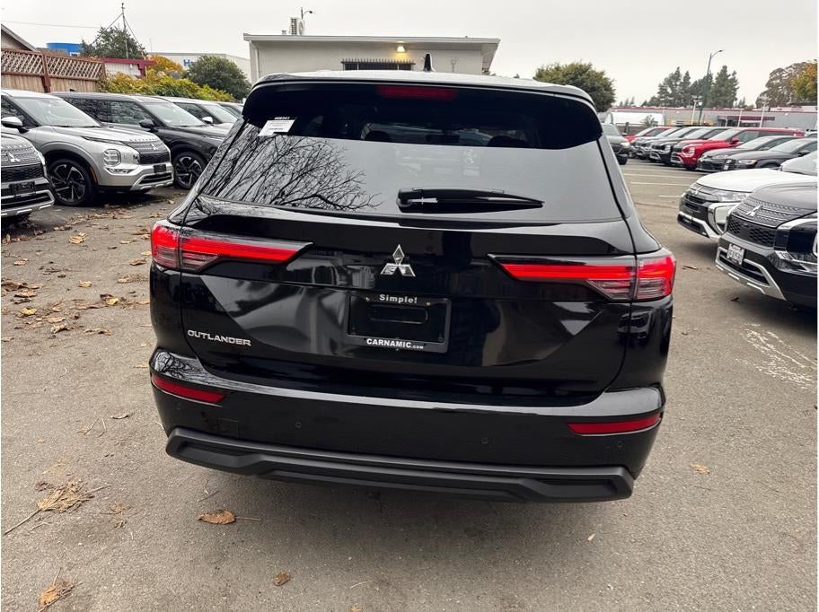 2026 Mitsubishi Outlander ES