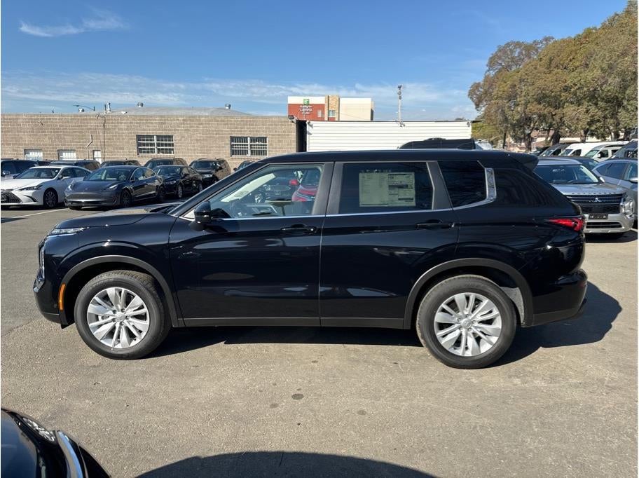 2026 Mitsubishi Outlander ES