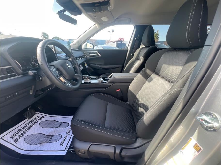 2026 Mitsubishi Outlander ES