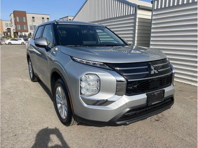 2026 Mitsubishi Outlander ES