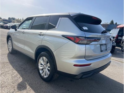 2026 Mitsubishi Outlander ES