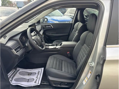 2026 Mitsubishi Outlander SE