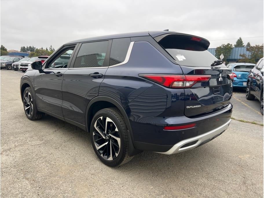 2023 Mitsubishi Outlander SE Sport Utility 4D