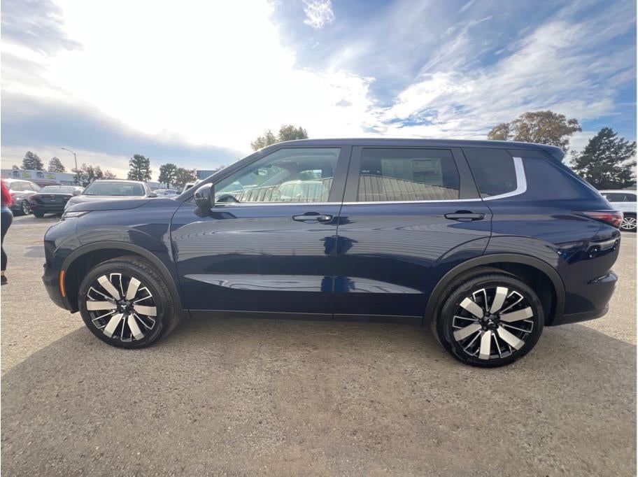 2025 Mitsubishi Outlander SE