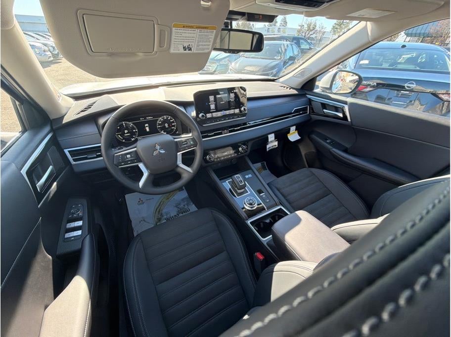 2025 Mitsubishi Outlander PHEV SE Tech Package