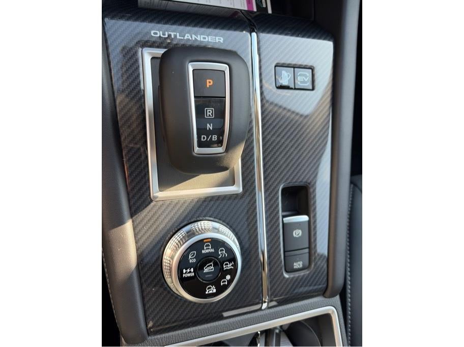 2025 Mitsubishi Outlander PHEV SE