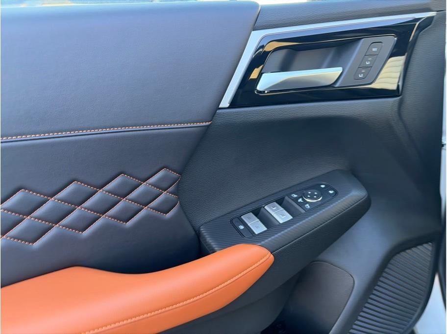 2025 Mitsubishi Outlander PHEV SEL Premium Package