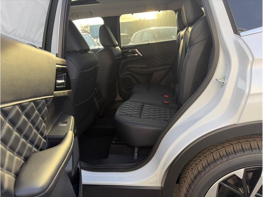 2025 Mitsubishi Outlander PHEV SEL