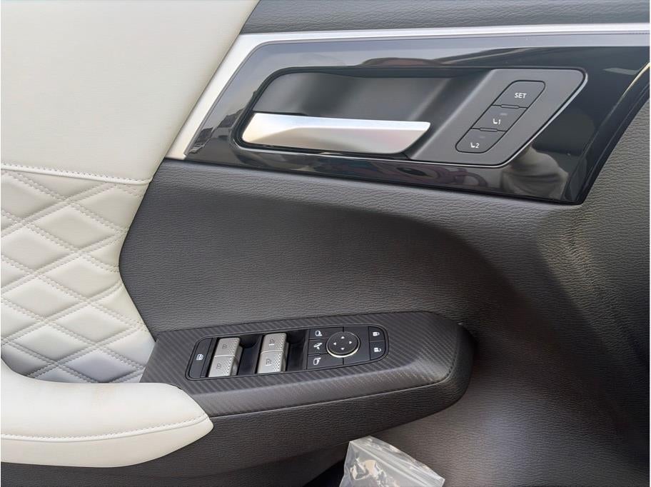 2025 Mitsubishi Outlander PHEV SEL