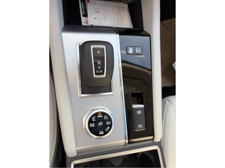 2025 Mitsubishi Outlander PHEV SEL