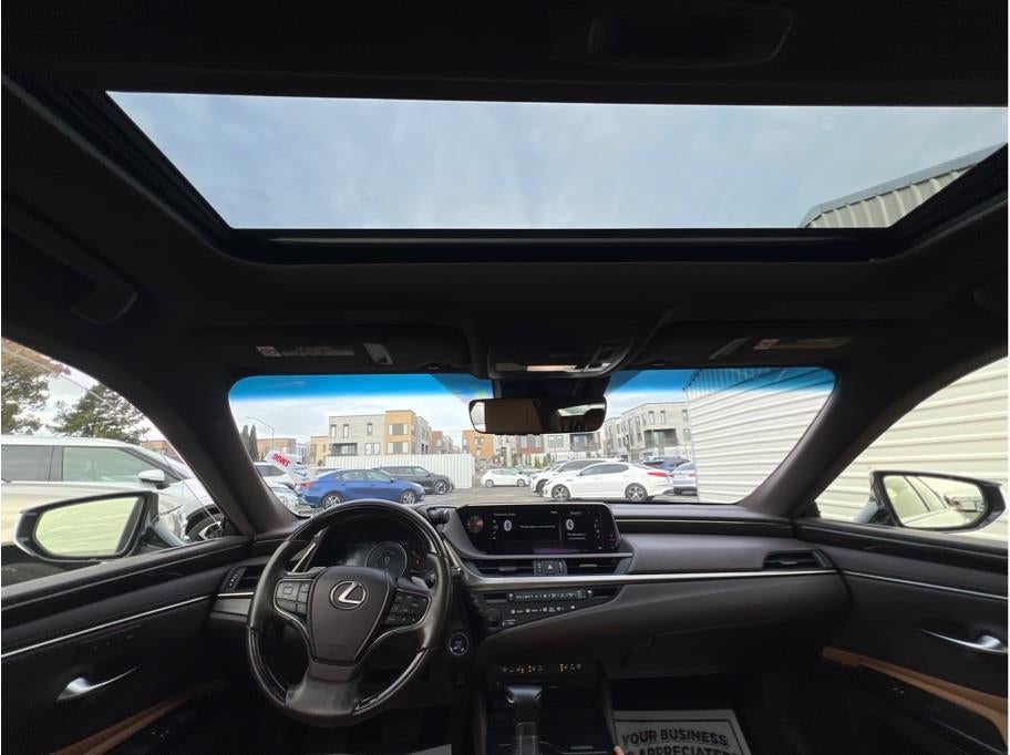 2019 Lexus ES ES 300h Sedan 4D