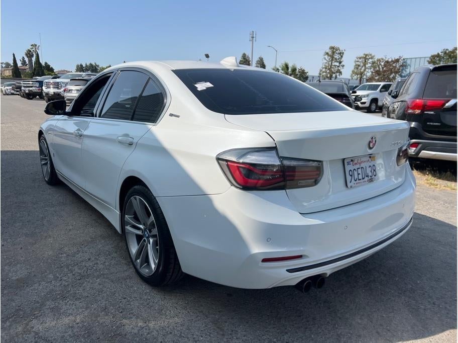 2018 BMW 3 Series 330e iPerformance Sedan 4D