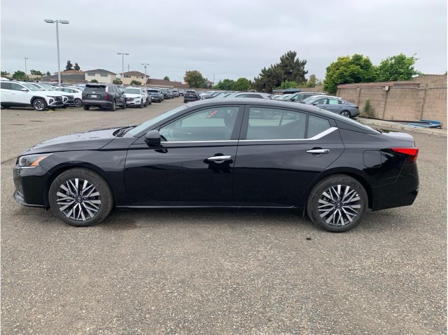 2025 Nissan Altima 2.5 SV Sedan 4D