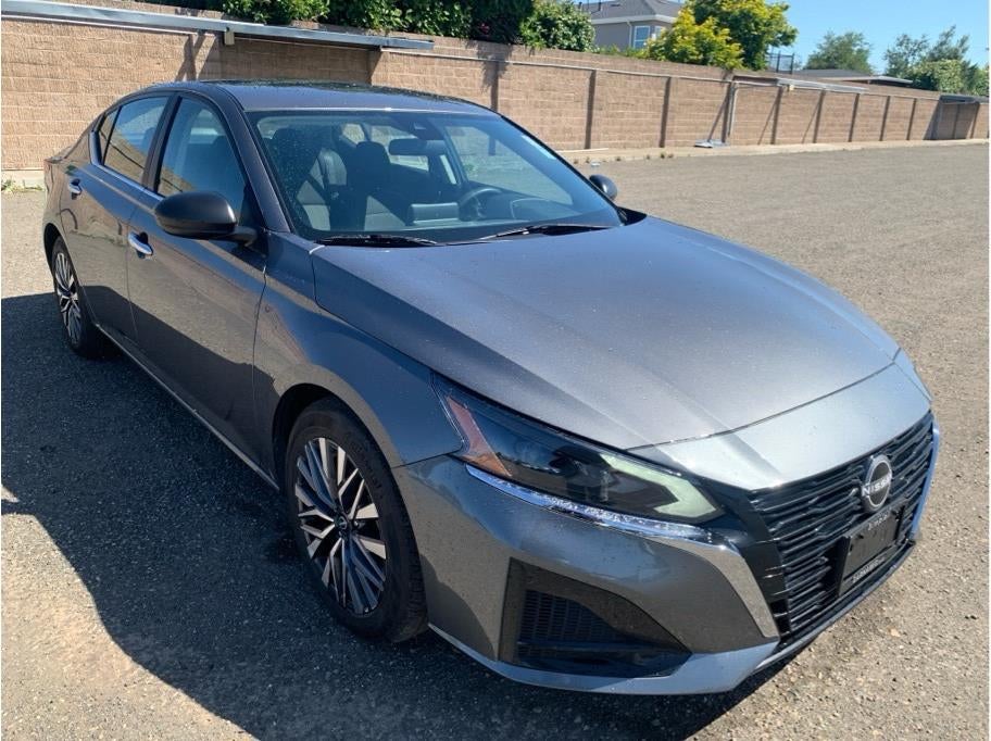 2025 Nissan Altima 2.5 SV Sedan 4D