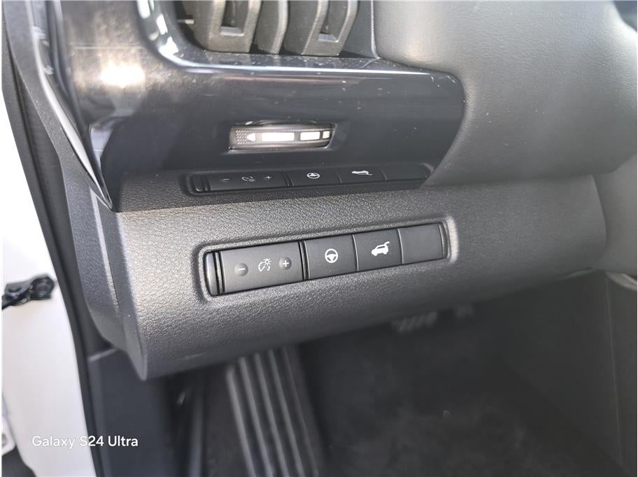 2024 Nissan Pathfinder SV Sport Utility 4D