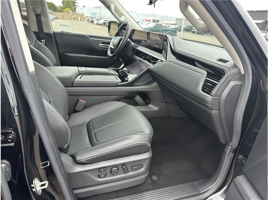 2025 INFINITI QX80 SENSORY Sport Utility 4D