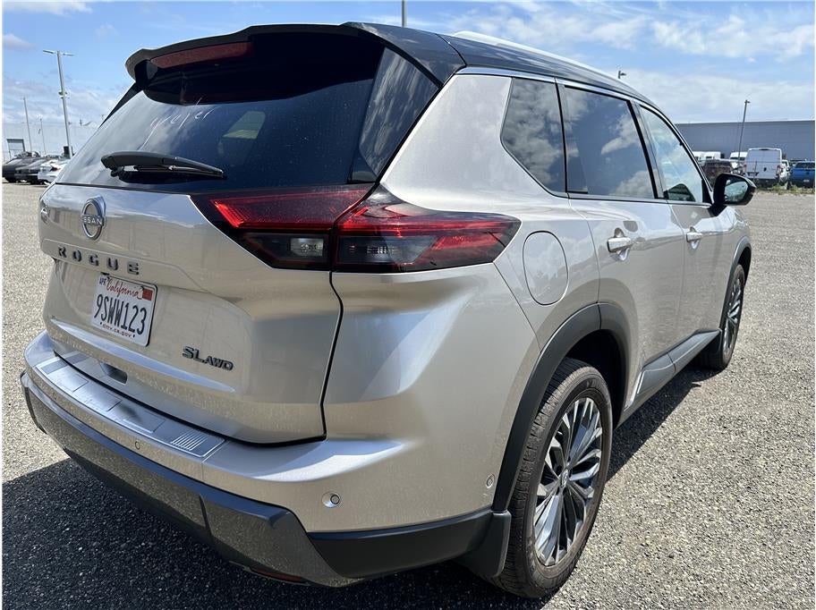 2025 Nissan Rogue SL Sport Utility 4D