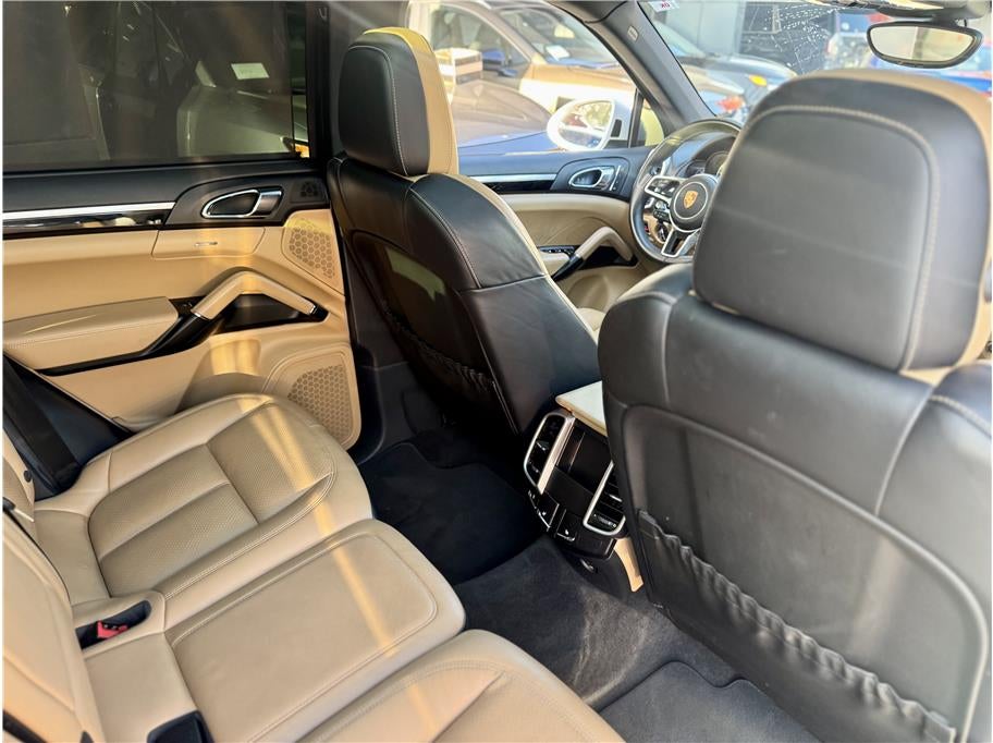 2018 Porsche Cayenne Sport Utility 4D