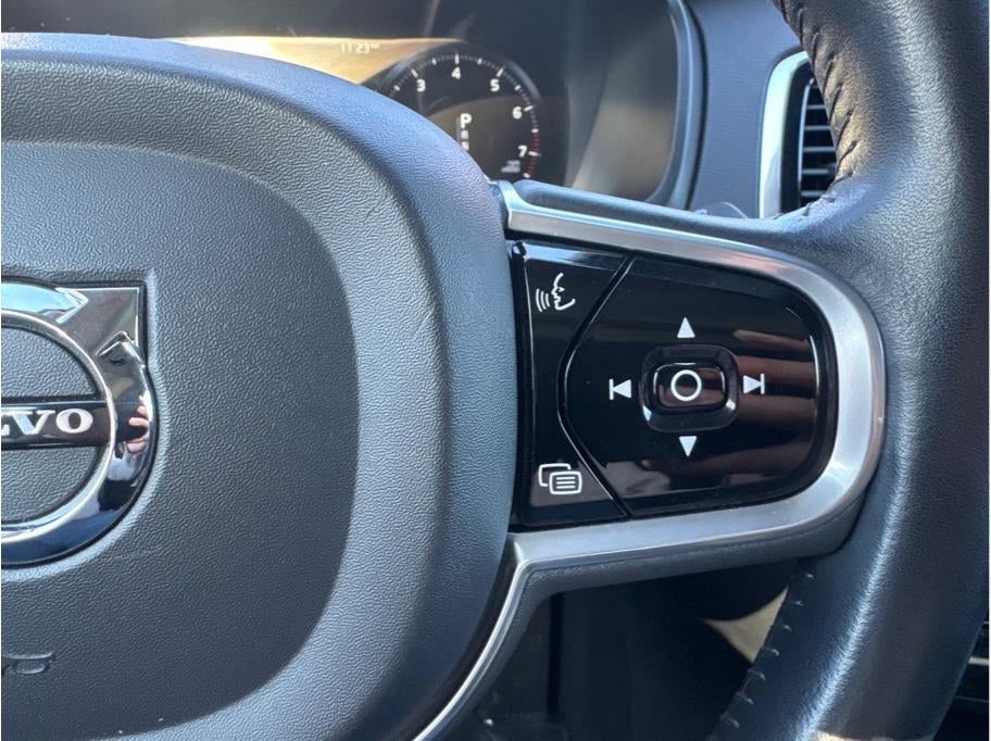 2018 Volvo XC90 T6 Momentum Sport Utility 4D