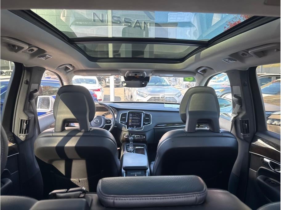 2018 Volvo XC90 T6 Momentum Sport Utility 4D