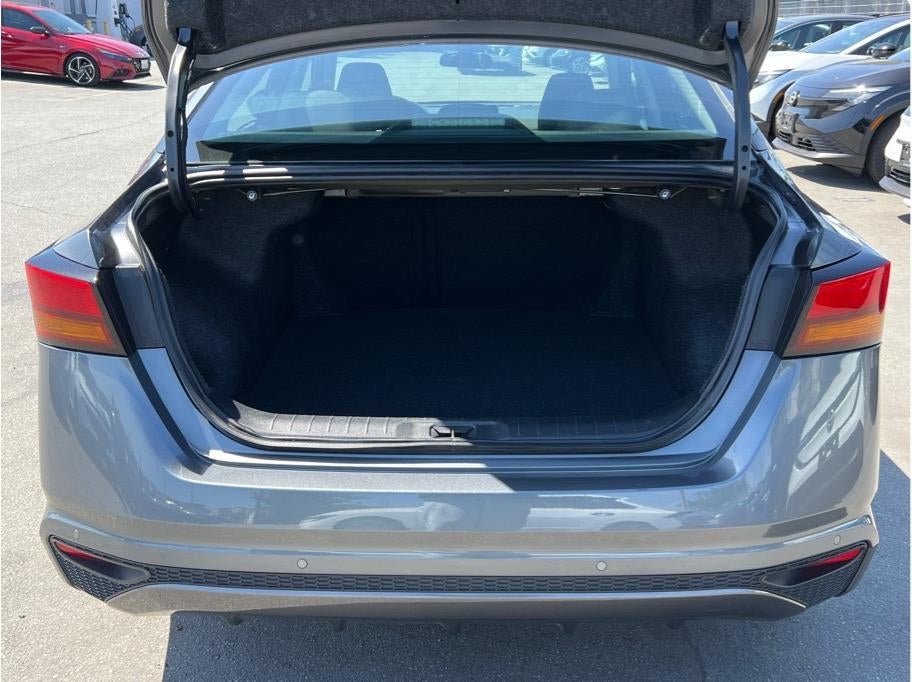 2025 Nissan Altima 2.5 SV Sedan 4D