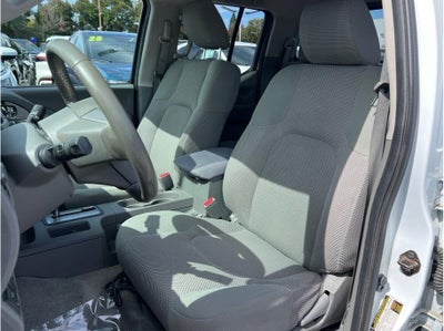 2016 Nissan Frontier Crew Cab SV Pickup 4D 6 ft