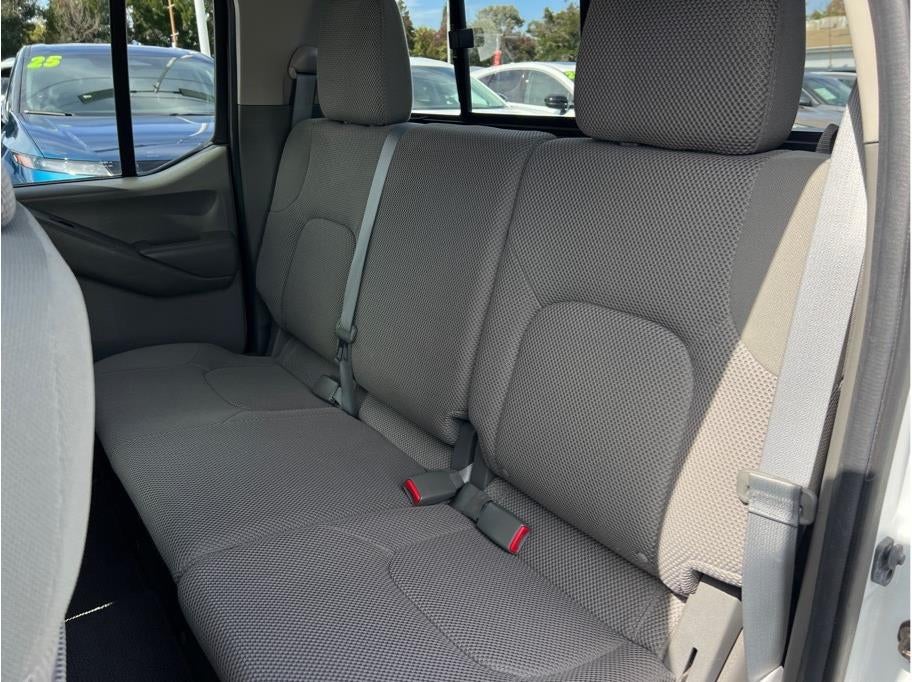 2016 Nissan Frontier Crew Cab SV Pickup 4D 6 ft