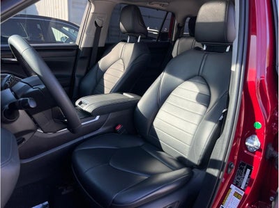 2021 Toyota Highlander XLE Sport Utility 4D