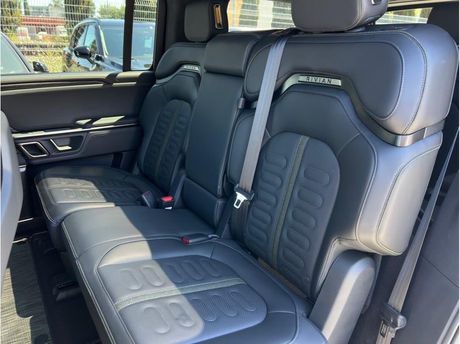 2024 Rivian R1S Quad Large Sport Utility 4D