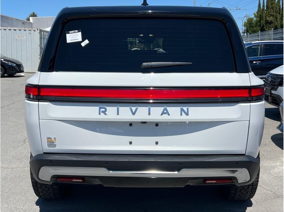 2024 Rivian R1S Quad Large Sport Utility 4D